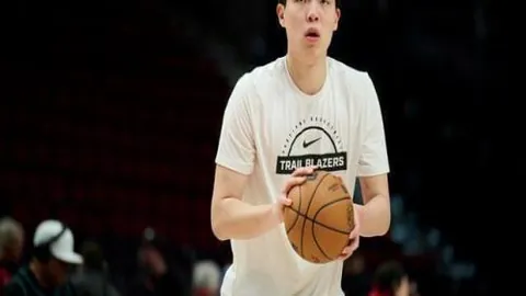 福克斯谈投篮心得：屡投命中后错觉篮筐变大